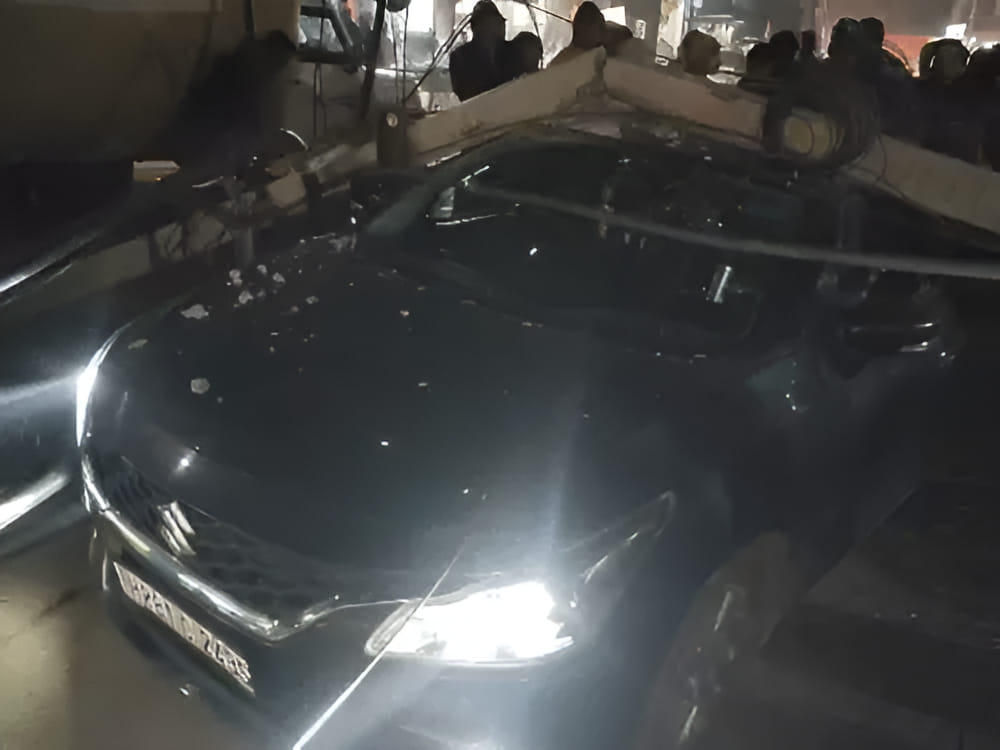 Electric pole falls on car, people narrowly escape