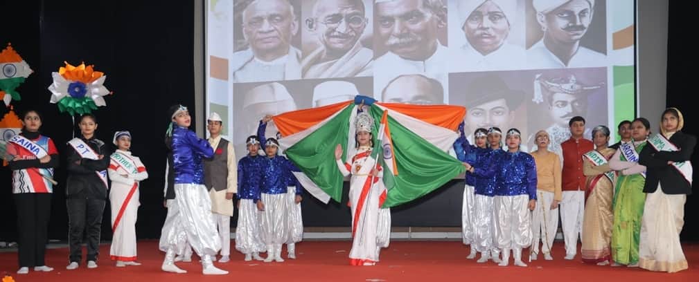 कुरुक्षेत्र। सांस्कृतिक कार्यक्रम की प्रस्तुति देते विद्यार्थी। स्वयं