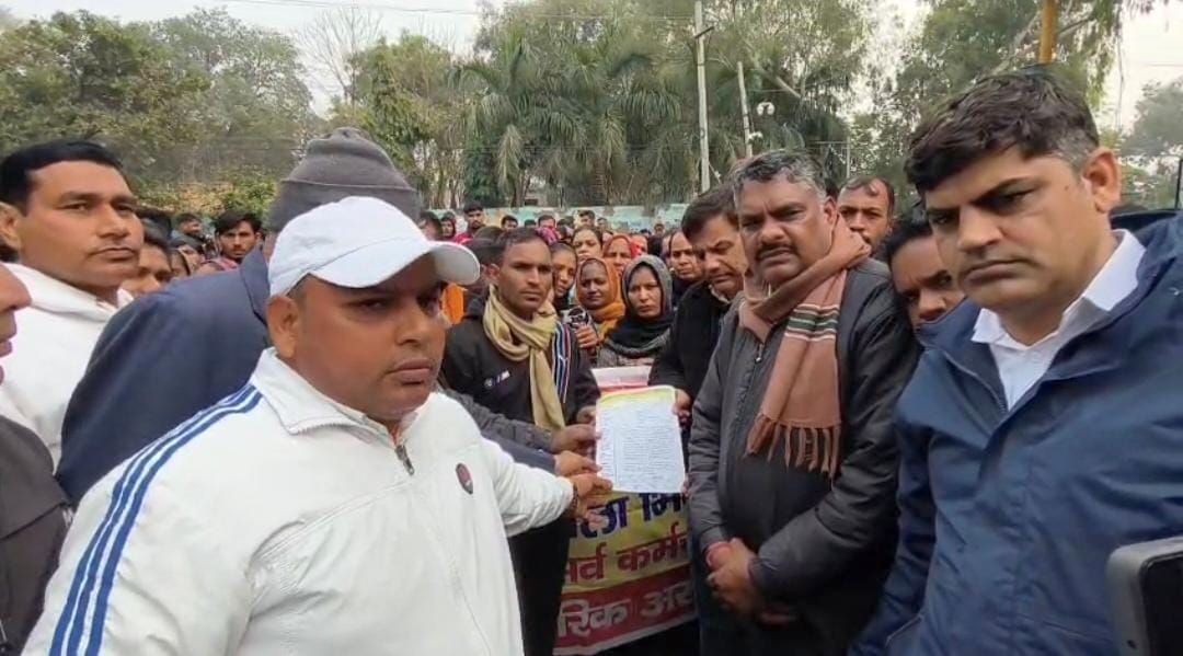 Angry contract health workers stage protest after not getting salary for four months