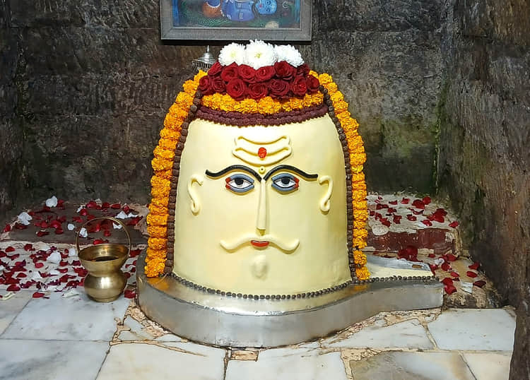 मंडी में बाबा भूतनाथ मंदिर में माखन से चौमुखा महादेव मंदिर मंदसौर का उकेरा स्वरूप। संवाद