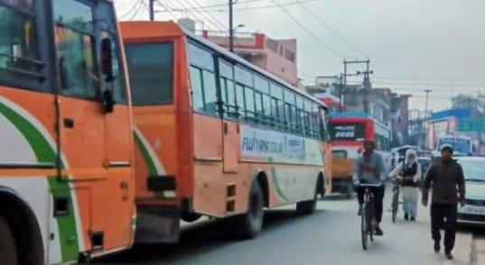 People were troubled by the traffic jam on the main road