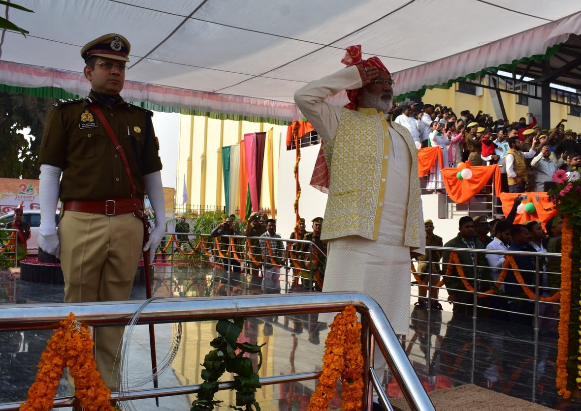 The Minister in charge hoisted the tricolor at the parade ground and honored the policemen.