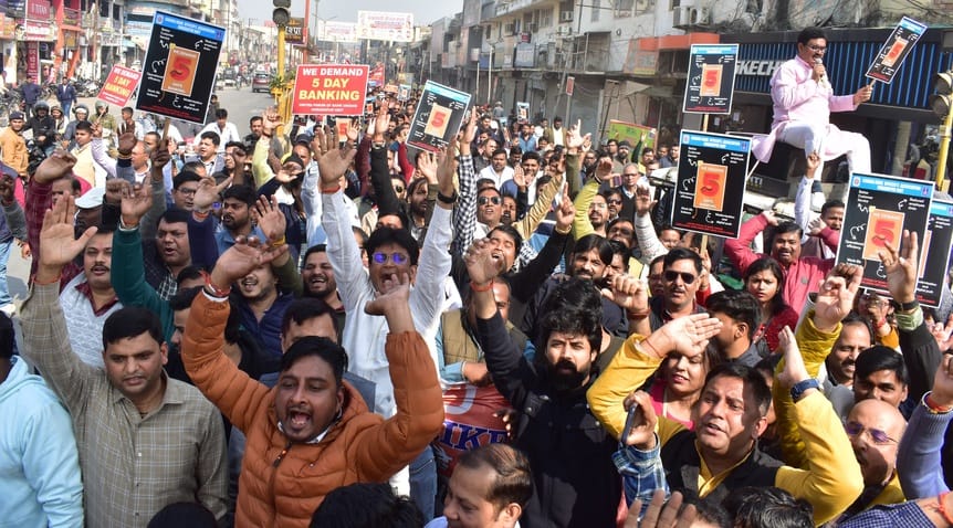 Strike: Bank employees protest for five-day work week