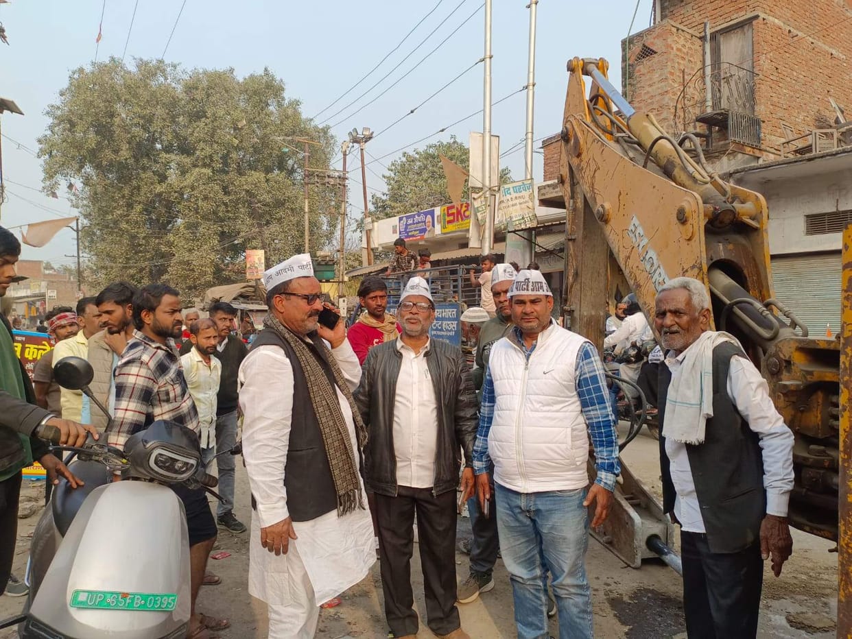 Opposition to laying pipes by breaking the CC road