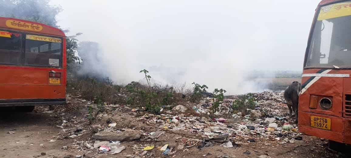 Fire in garbage dump causes panic, several roadways buses narrowly escape being engulfed