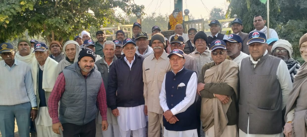 MLA Pawan hoisted the tricolor in Kharkhoda and paid homage to the martyrs.