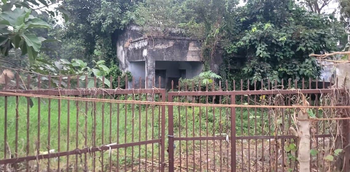 रमुआपुर में बंद पड़ा खाद गोदाम। संवाद