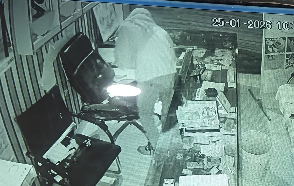 Jewellery worth Rs 4 lakh stolen from shop after cutting shutter
