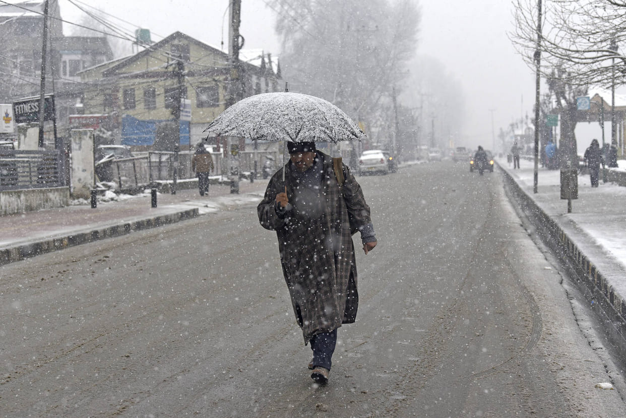 Srinagar, Snowfall, Weather, Peoples Face Problems