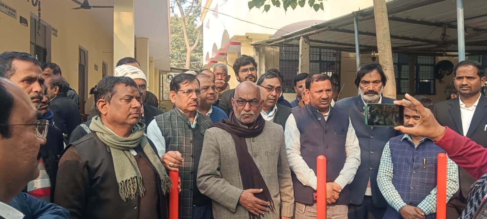 11 निजामाबाद तहसील में प्रदर्शन करते अधिवक्ता। संवाद