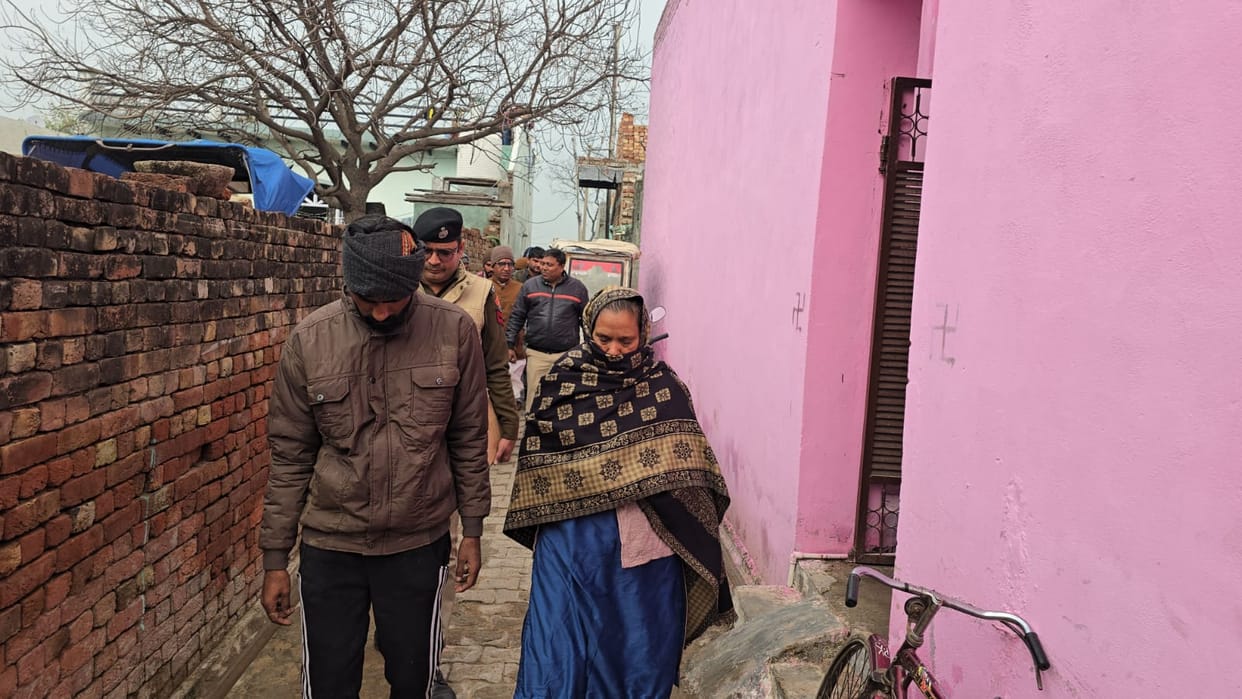 The bride was trying to escape after rendering her in-laws unconscious, but villagers caught her and handed her over to the police.