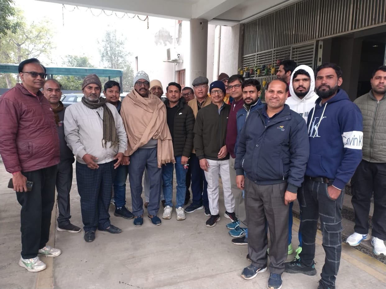 Traders met with municipal council officials regarding the installation of small slabs over the drains.