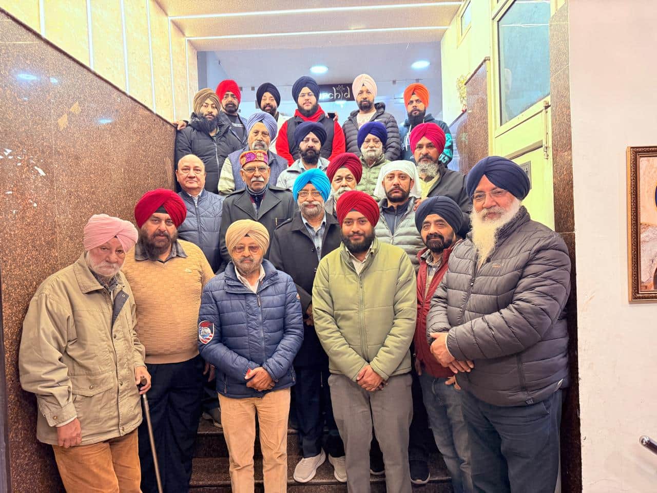 अंबाला छावनी के निजी पैलेस में आयोजित बैठक के दौरान मौजूद सिख पंथ से जुड़े पदाधिकारी व सदस्य। 