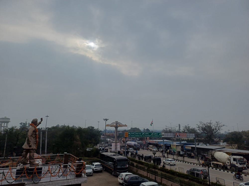 Clouds gathered after rain, cold wave increased the cold