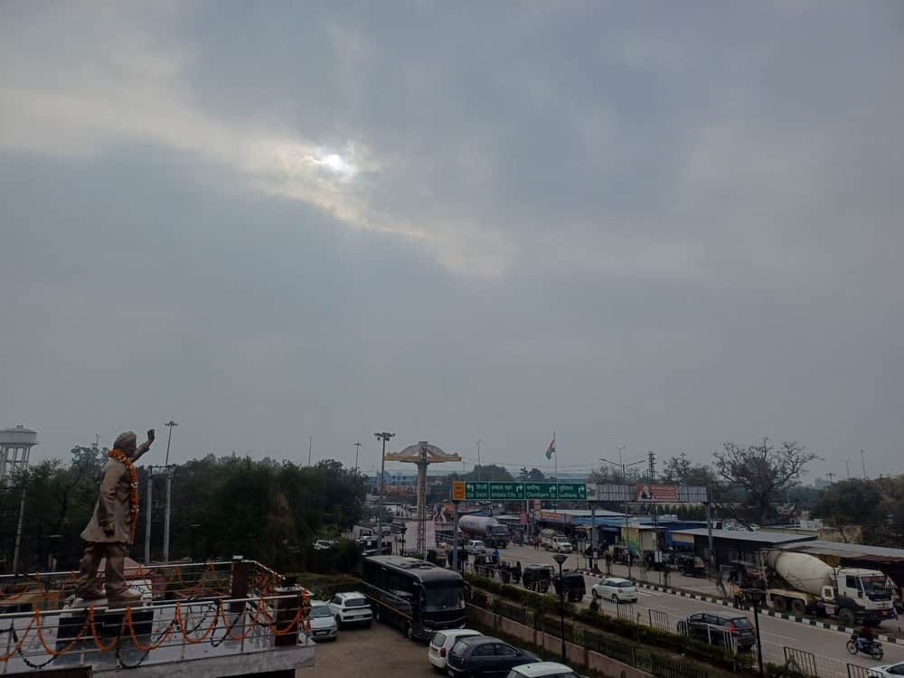 अंबाला में बुधवार को आसमान में छाए बादल। संवाद