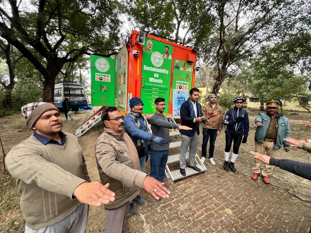 Swachh Bharat Yatra reaches Agra, teaches how to handle garbage