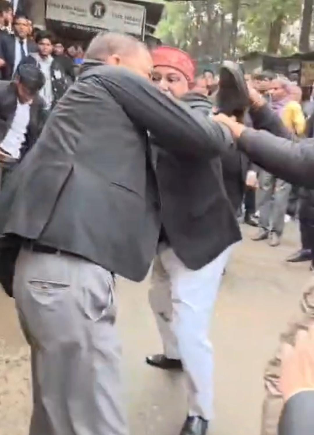 Two groups of lawyers exchange blows, video goes viral