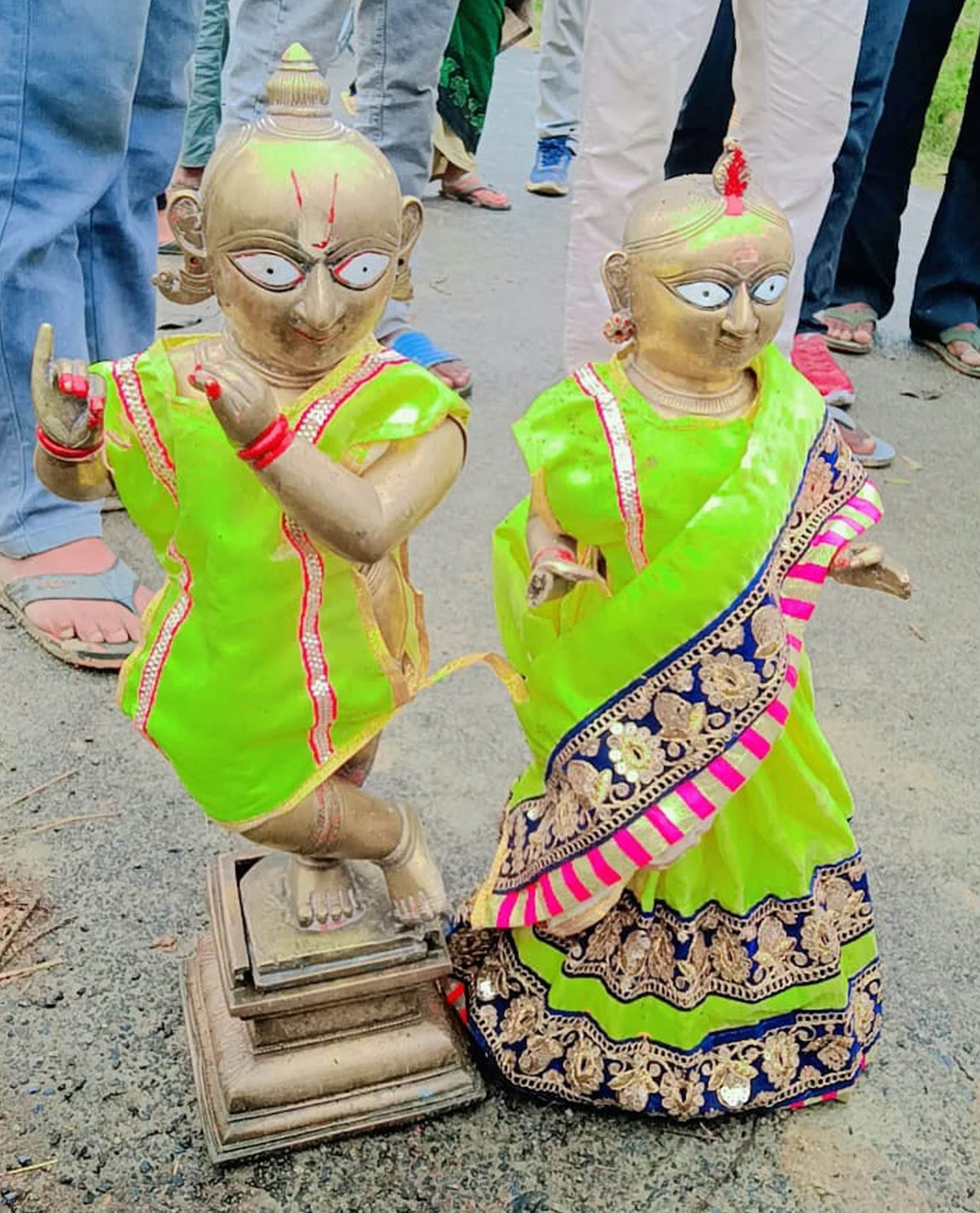 बाराबंकी में बरामद हुई महराजगंज क्षेत्र में चोरी हुई राधा-कृष्ण की मूर्ति।