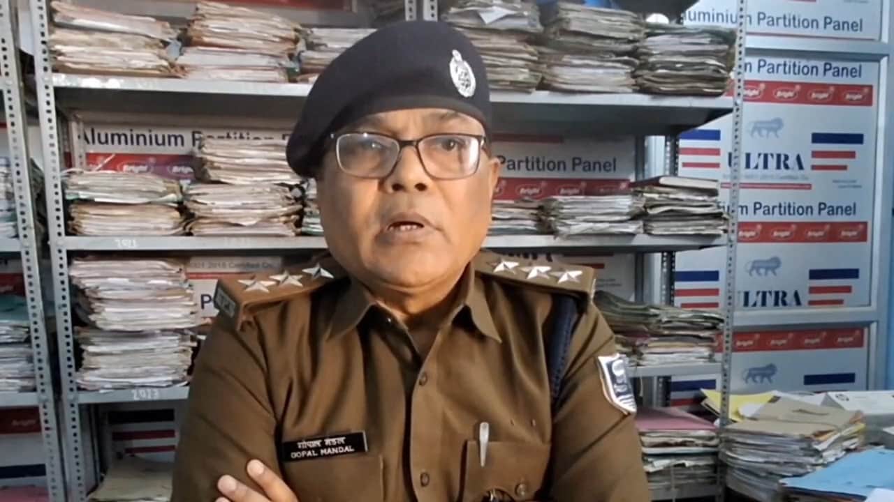 घटना की जानकारी देते DSP