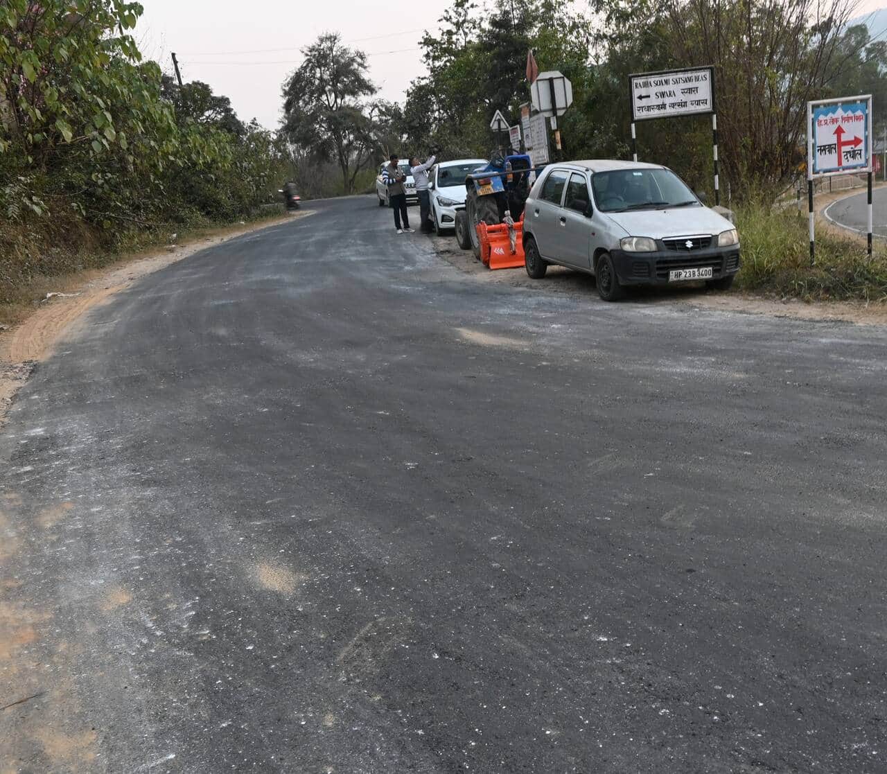 एफडीआर तकनीक से बनी तरघेल-लदरौर सड़क। स्रोत: डीपीआरओ