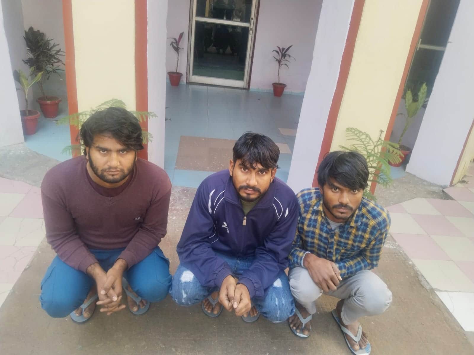 चोरी के तीन आरोपियों को चार्जशीट वाले दिन सजा सुनाई