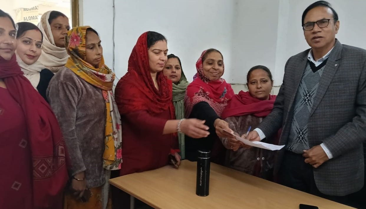 Asha workers protested against online work