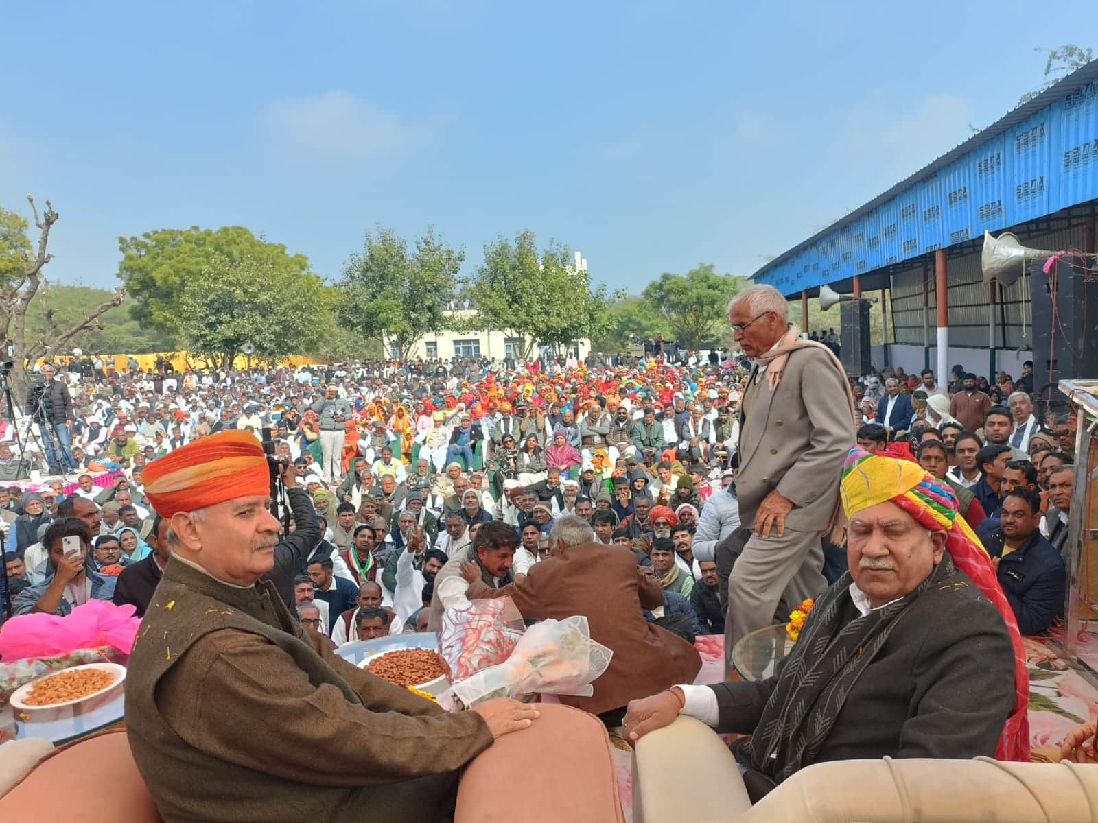 फोटो 22मंडलाना में आयोजित कार्यक्रम में मौजूद केंद्रीय मंत्री राव इंद्रजीत सिंह व विधायक ओमप्