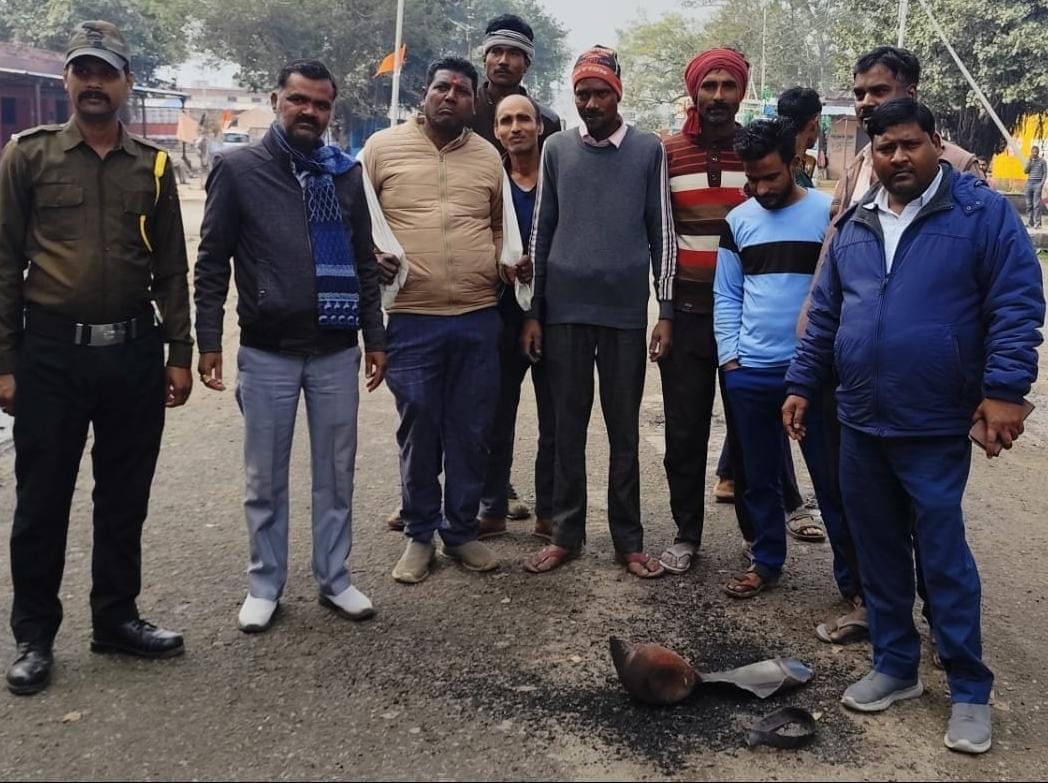 Mini gas cylinder caught fire while cooking in truck