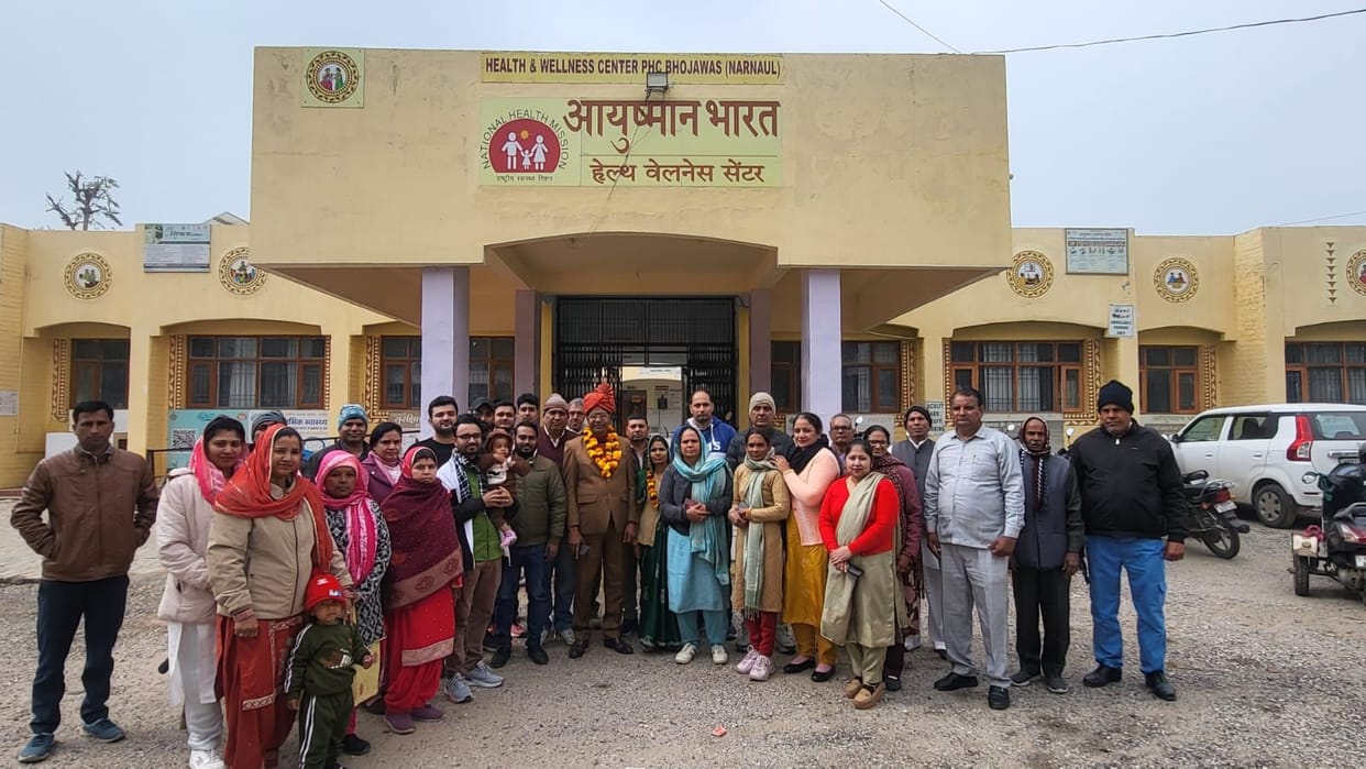Health Inspector Rajkumar Chauhan was given farewell on retirement