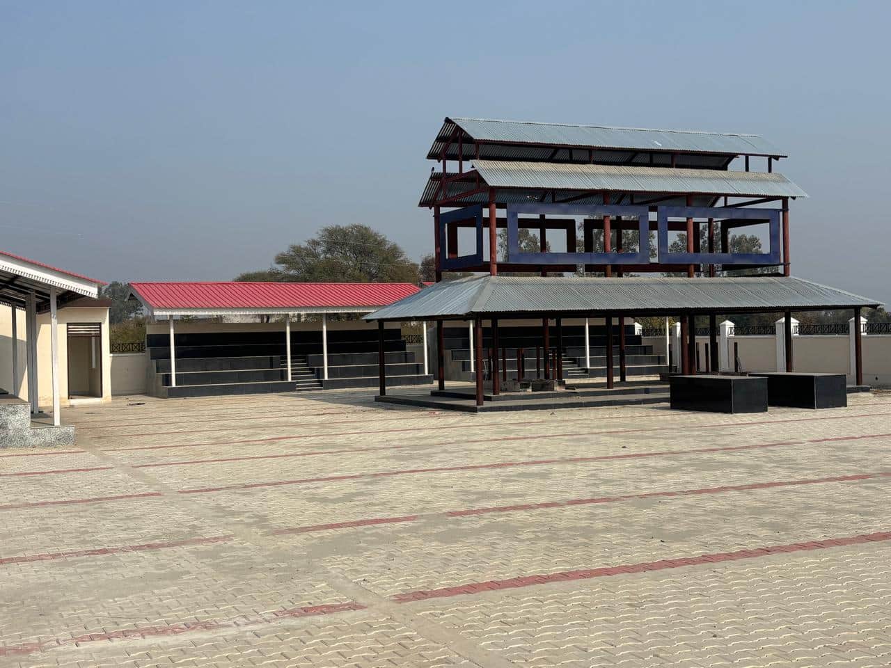 गोंदपुर जयचंद में सवा एक करोड़ की लागत से निर्मित मोक्ष धाम। संवाद।