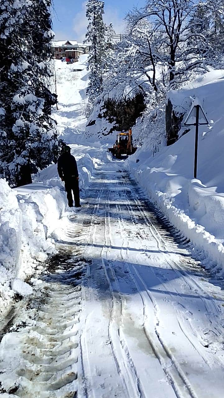 हिमपात के बाद बहाल हुआ चौपाल से शिमला मार्ग। संवाद