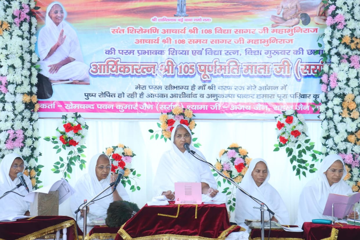 Poornamati Mata performed the Mahamastikabhishek of Lord Shantinath