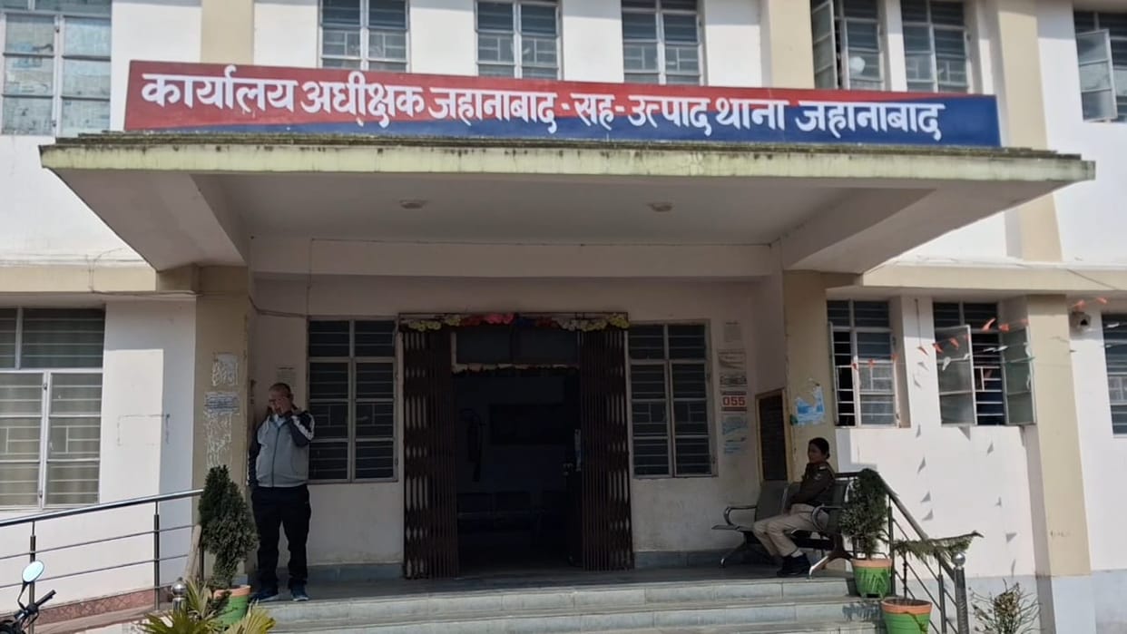 Jehanabad News: Stone pelting on Excise Department team during raid 6 policemen injured 2nd attack in 24 hours