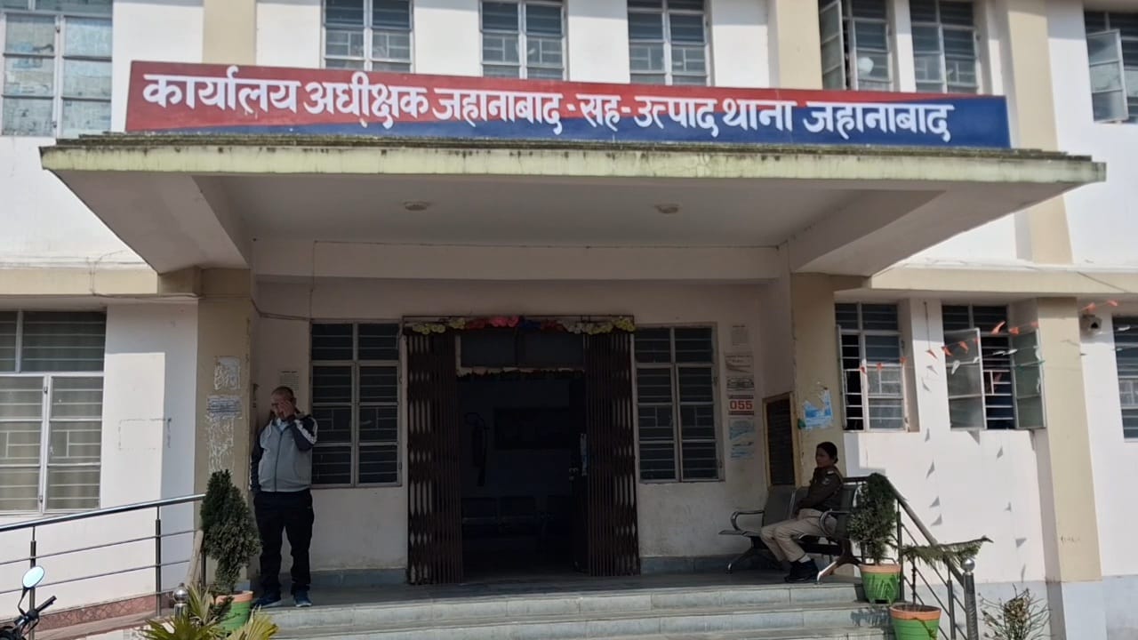 उत्पाद टीम पर पथराव