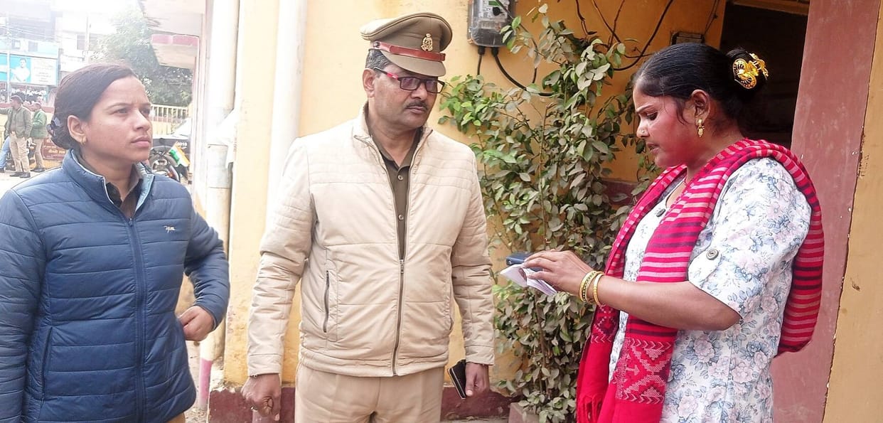 A BKU leader created a ruckus, alleging that she was asked for a bribe.