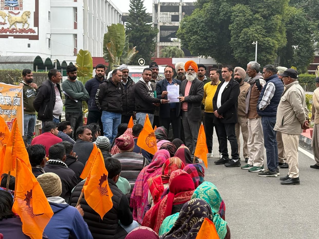 Non-teaching staff of Kurukshetra University demonstrated in support of their demands.