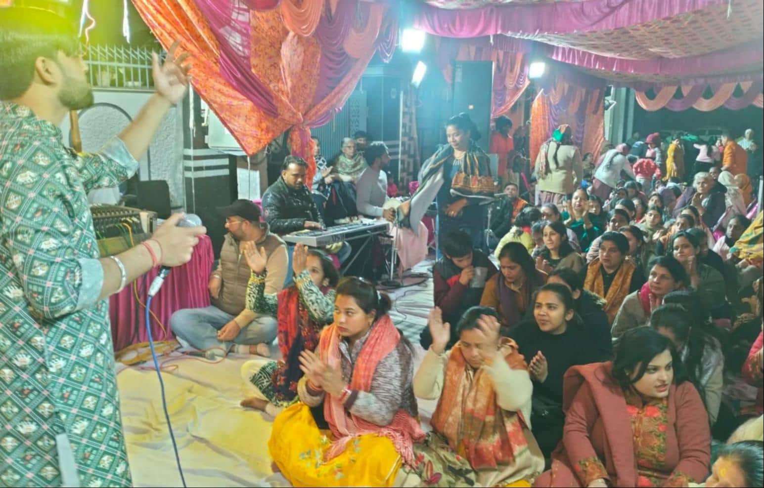 कुरुक्षेत्र। श्रीखाटू श्याम संकीर्तन में हिस्सा लेते श्याम प्रेमी। विज्ञप्ति