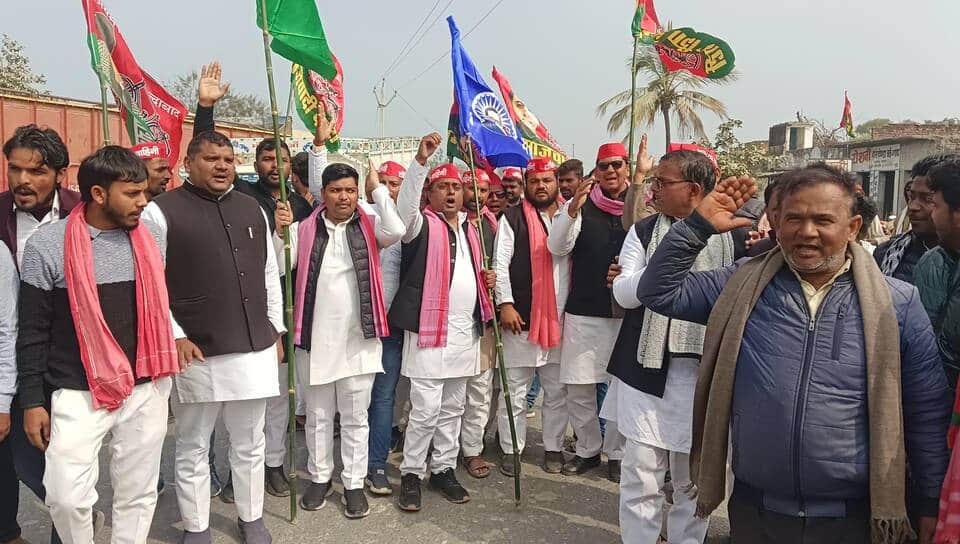 कासिमाबाद से निकलती पदयात्रा में समाजवादी पार्टी लोहिया वाहिनी की पदयात्रा में शामिल राष्ट्रीय 