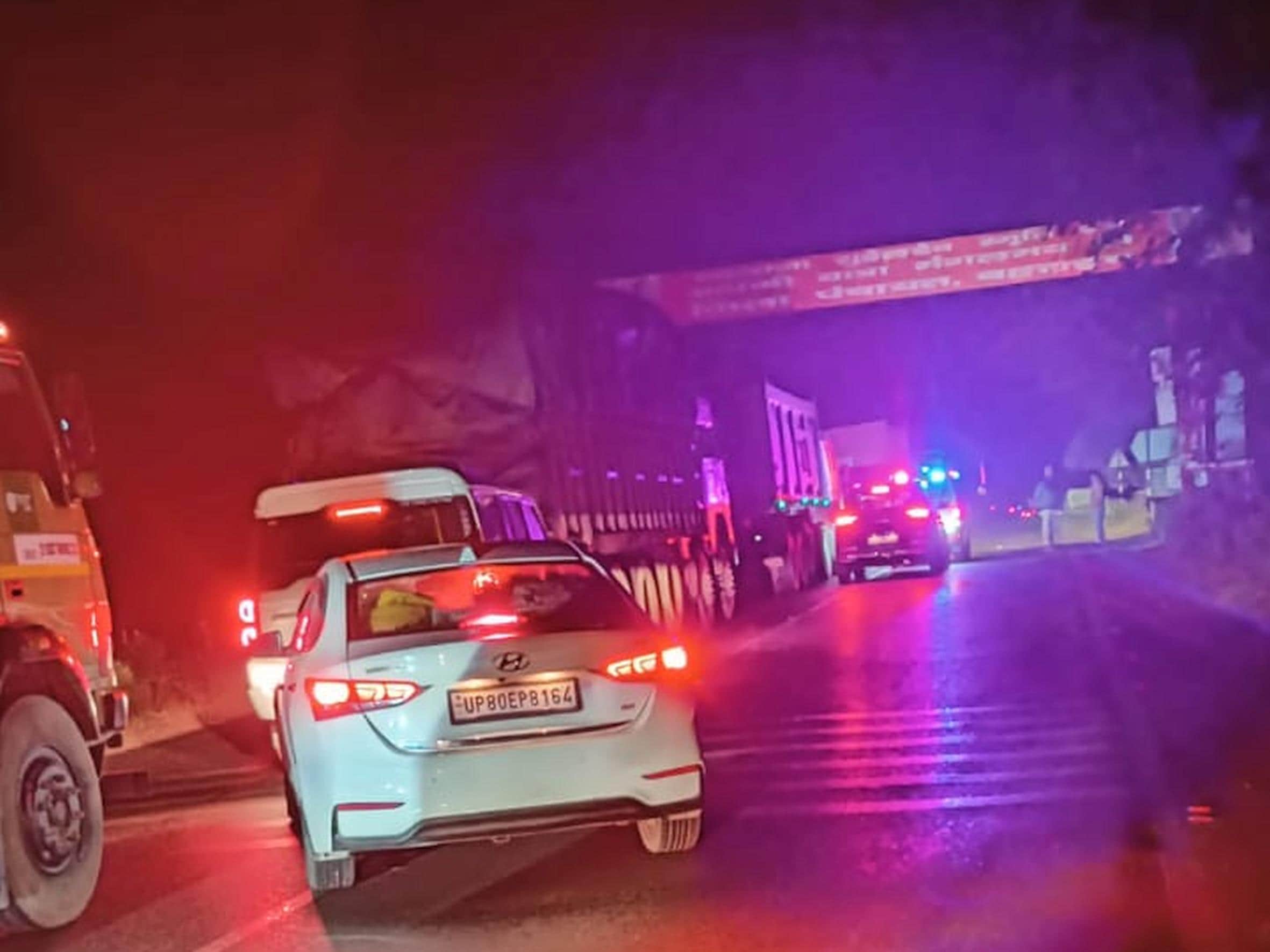 लखनऊ-बहराइच हाईवे स्थित संजय सेतु के पास लगा जाम।     - स्रोत : स्थानीय लोग