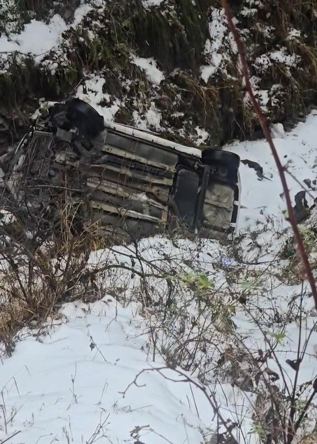 Tourist's car skids on ice and falls into a ditch on Pangot Road