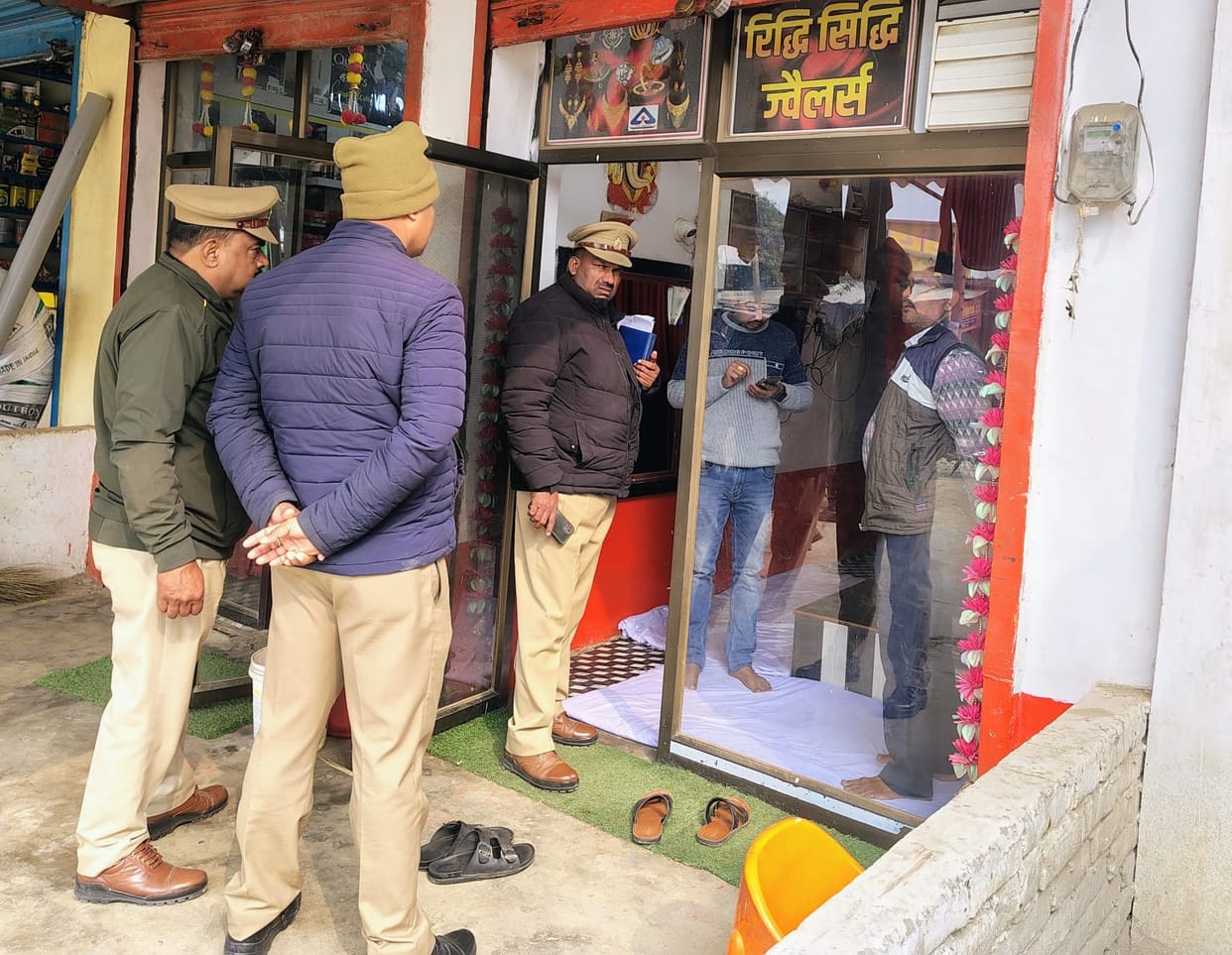 Police are scanning CCTV footage to identify the pickpockets.