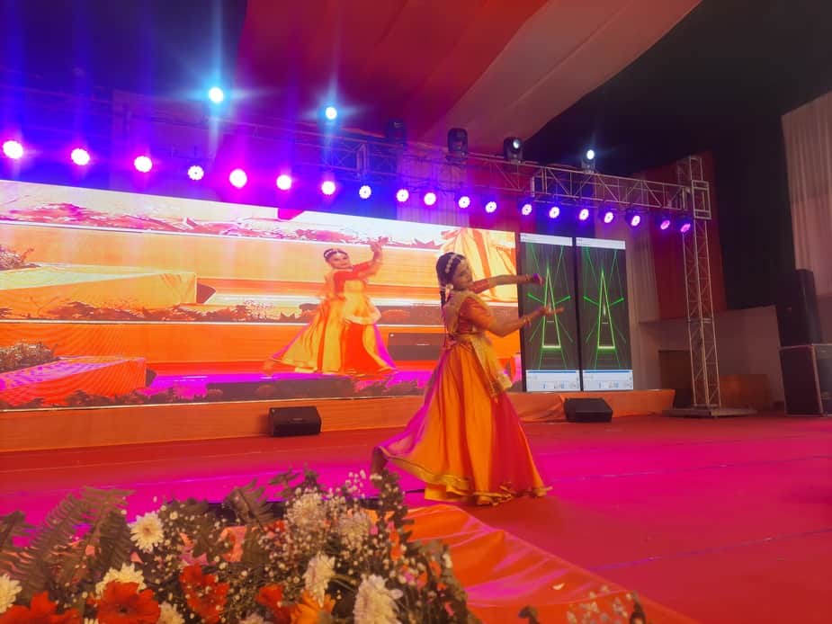 पणिका श्रीवास्तव द्वारा कत्थक नृत्य व लोक नृत्य