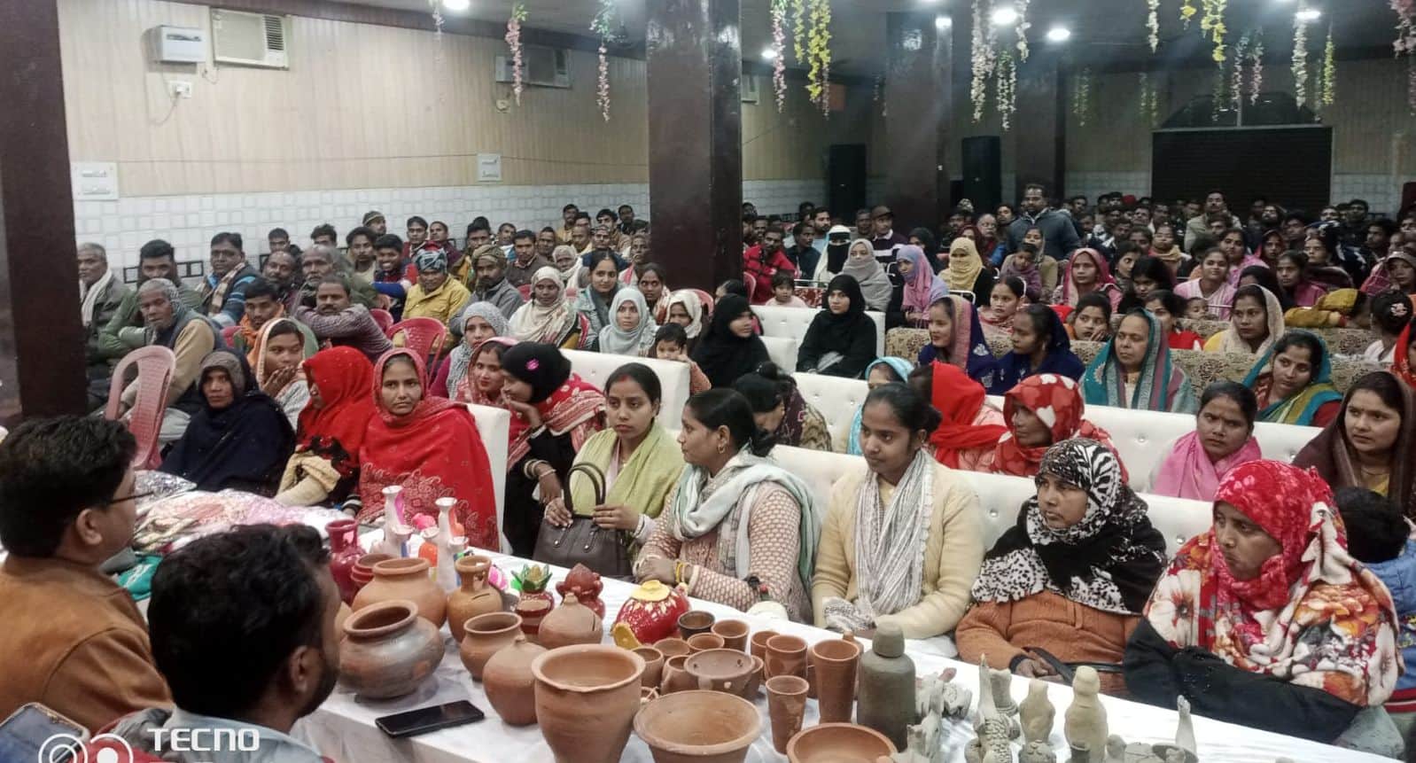 प्रशिक्षण समापन पर प्रतिभागियों को संबोधित करते हुए उपायुक्त उद्योग। संवाद