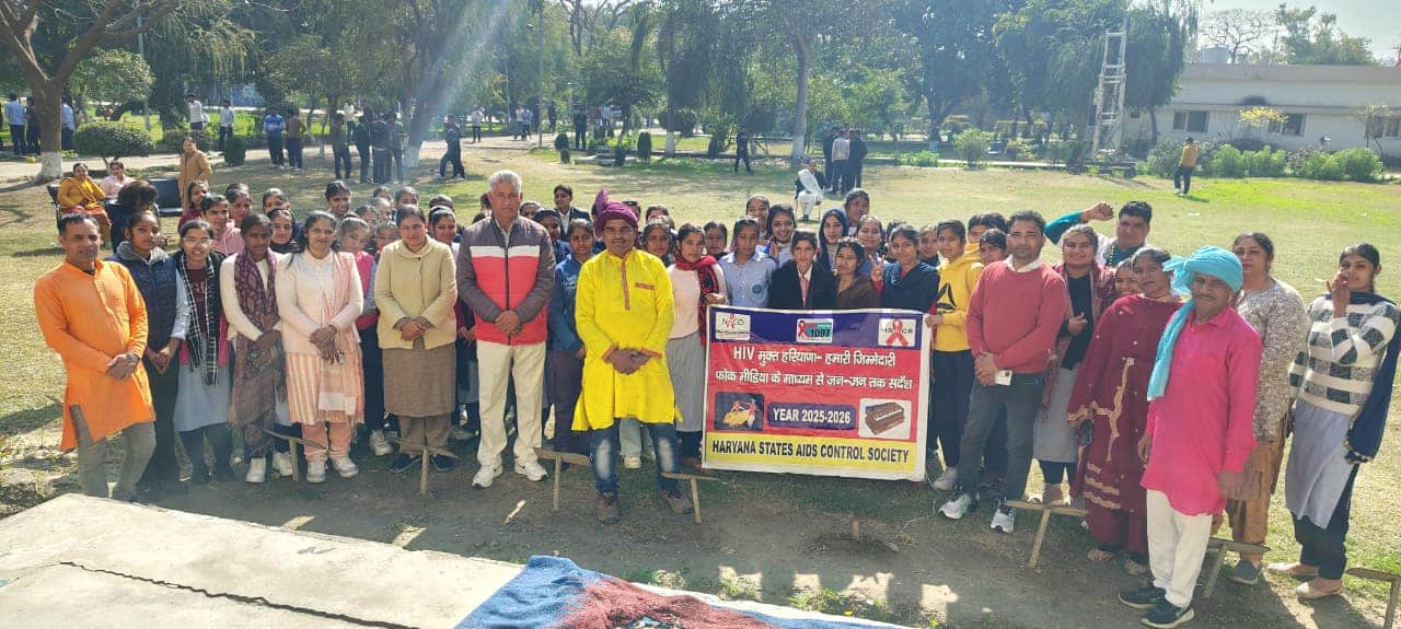 राजकीय आइटीआइ के विद्यार्थियों को जागरूक करती टीम