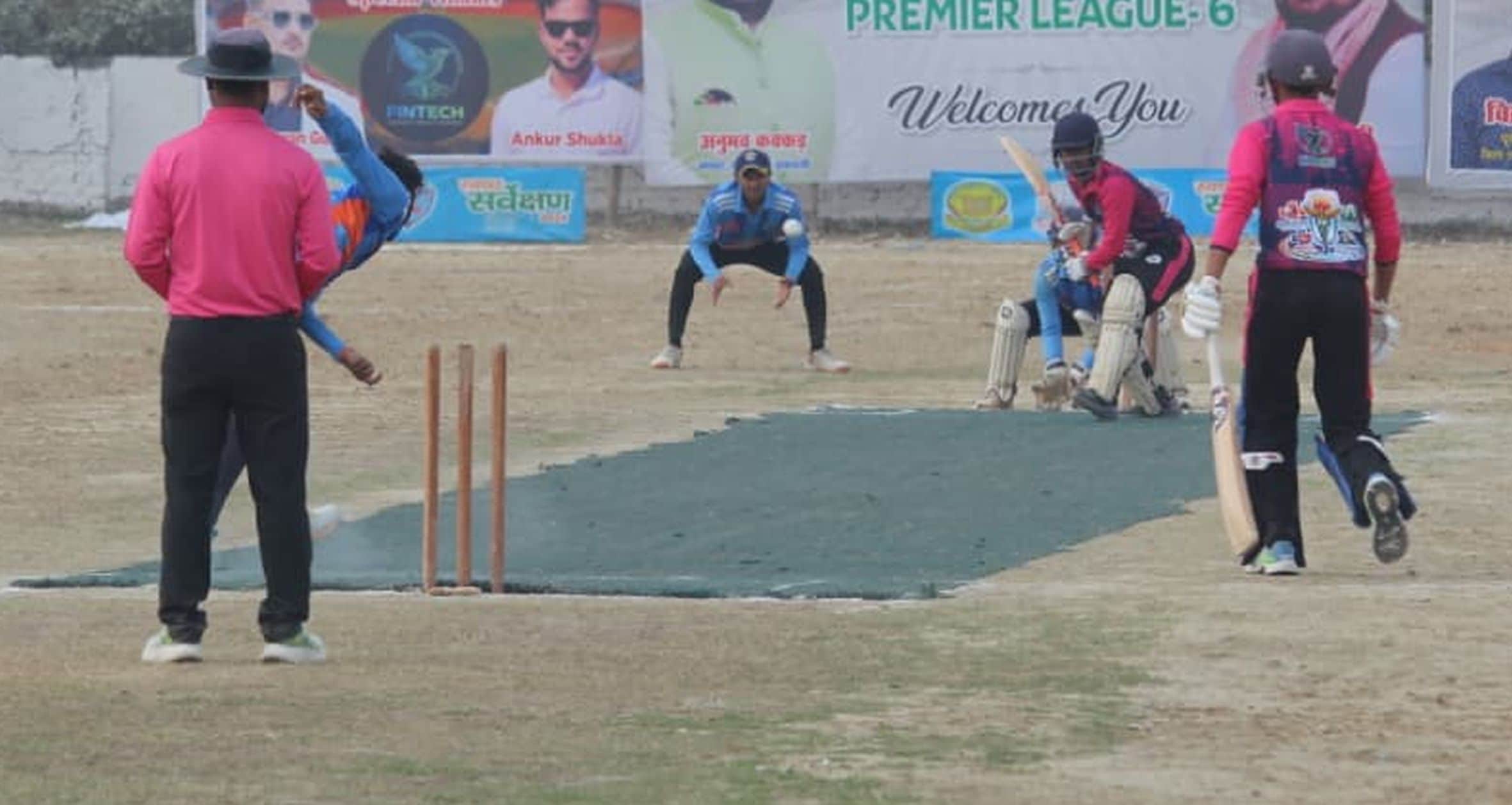 रायबरेली में दूरभाष नगर स्थित राजीव गांधी स्टेडियम में आयोजित क्रिकेट प्रतियोगिता में बृहस्पति