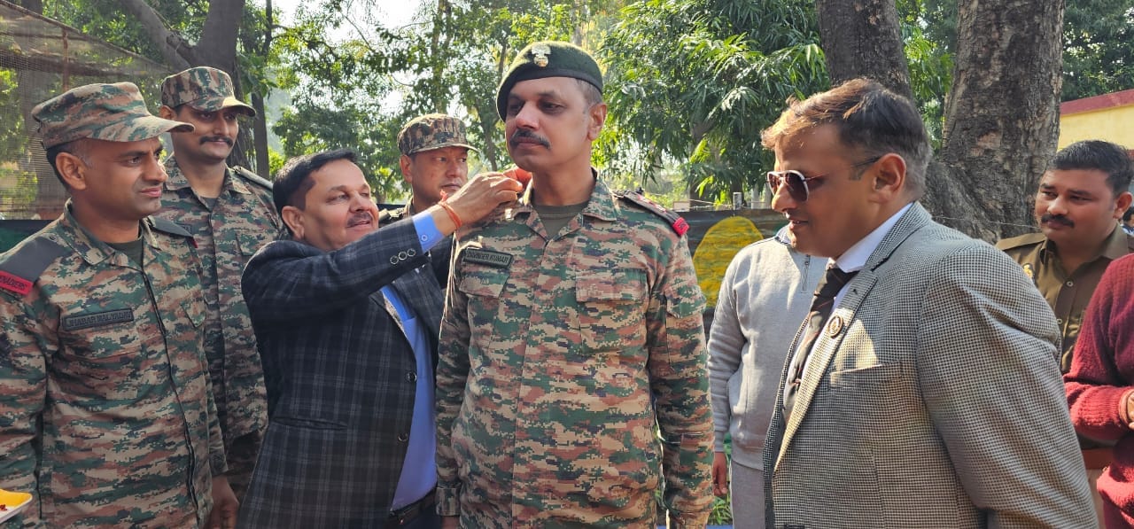 President confers honorary rank of Lieutenant on Subedar Major