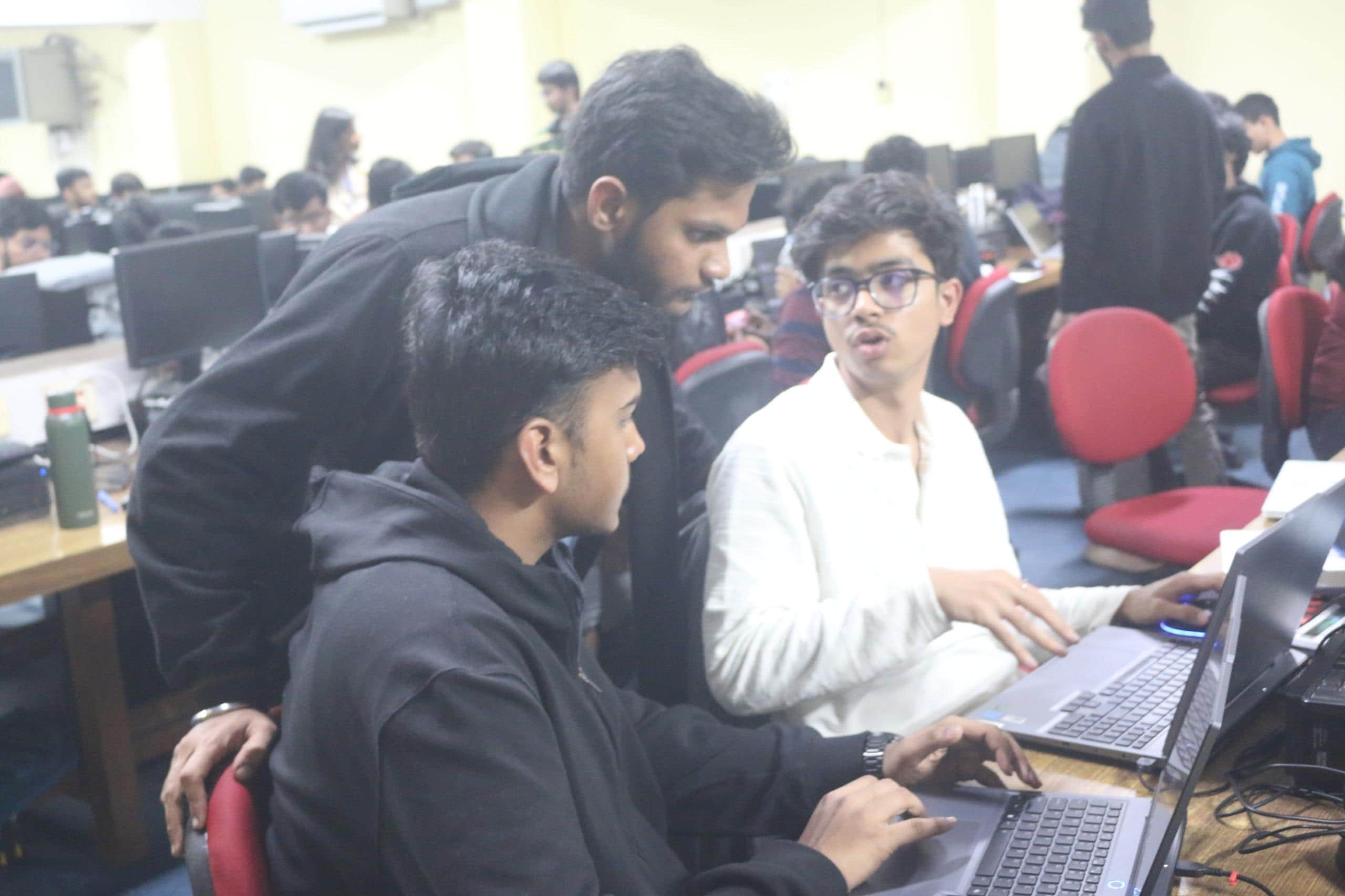 सेमिनार में उपस्थित छात्र