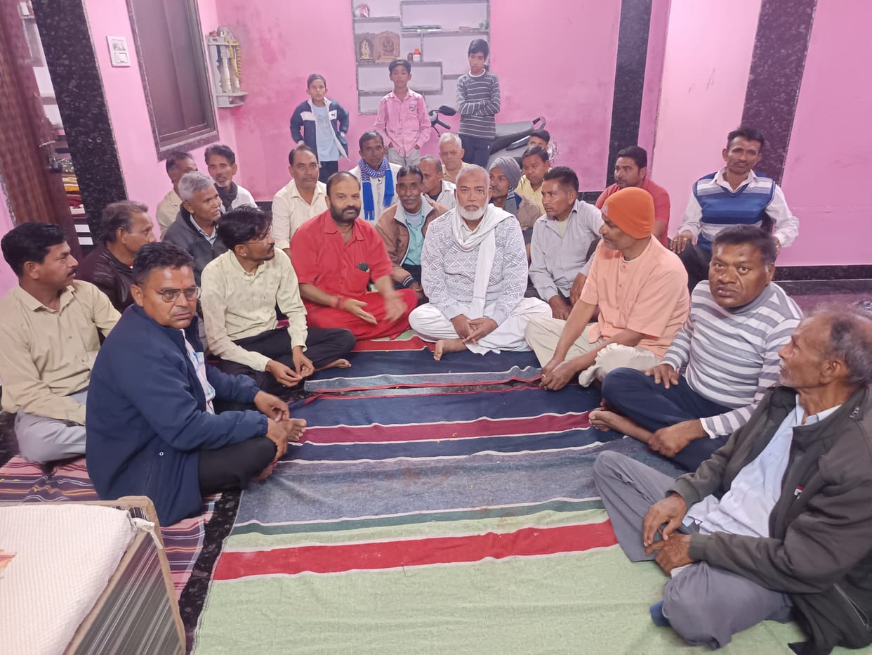 Discussion on various problems and irregularities of Abu Road in the meeting of Congress members