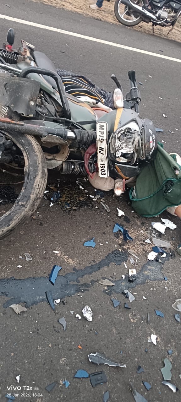 Sagar News: Two killed and one seriously injured in a collision between two vehicles in Rahli.