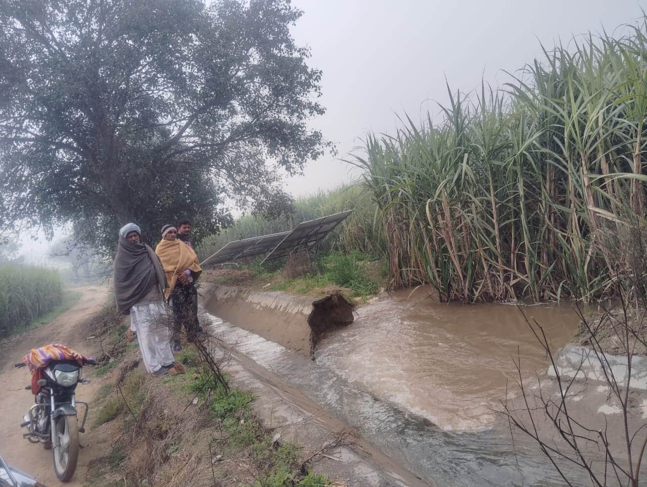 सिवानी बोलान के पास माइनर में आई दरार। 
